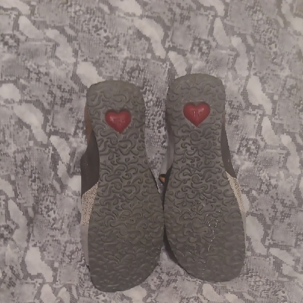 Think! Women's Three-Strap Slide Sandals in Gray and Silver - Picture 10 of 14